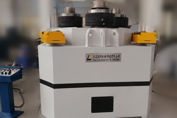 法蘭成型機(jī)的四大優(yōu)勢特點(diǎn)及三大使用注意事項(xiàng)